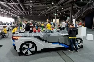 LEGO积木打造的1：1 BMW i8概念车