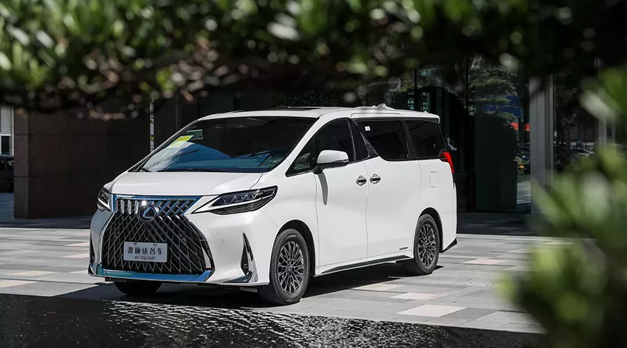 “BOSS，您请上车” 雷克萨斯LM300h 四座御世版赏析