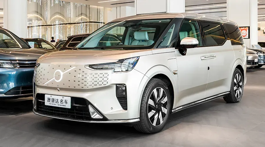 轻奢价享“顶奢”MPV，要顶配智能舱/总裁包厢？